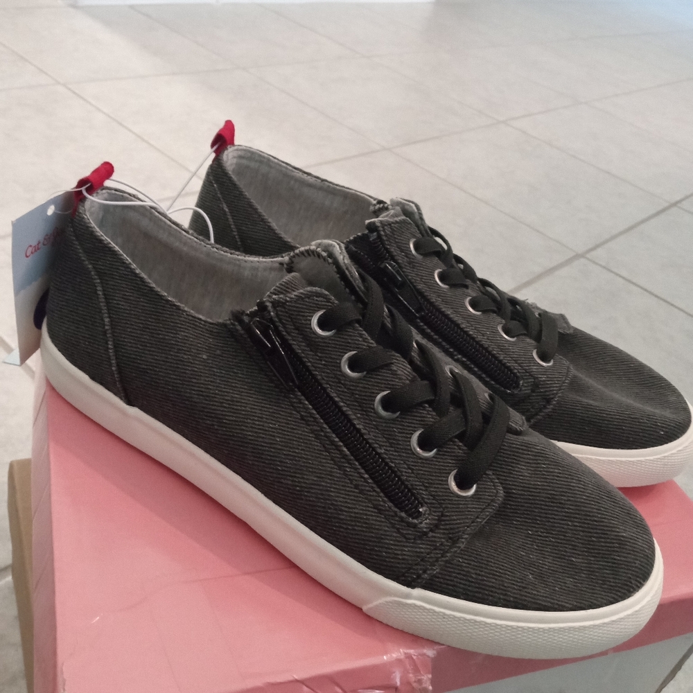 Cat & Jack Black/Lucian kids Sneaker Sz 13,2,&6